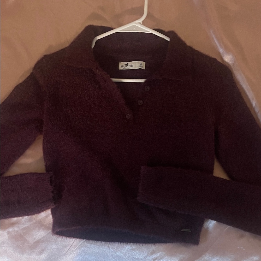 Hollister Women's Deep Maroon V-Neck Sweater
